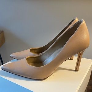 Naturalizer Anna Pump in Barely Creme Leather, Size 8.5